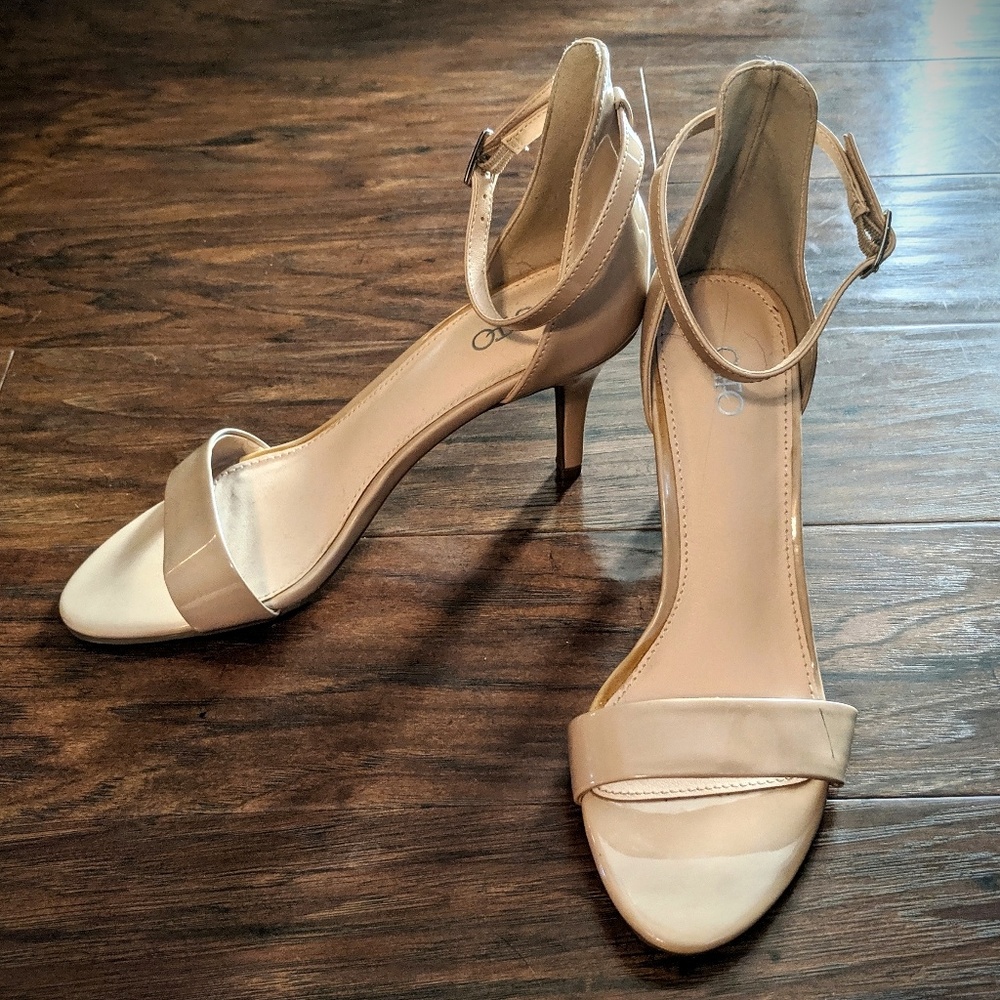 NWOT Cato Beige Heel